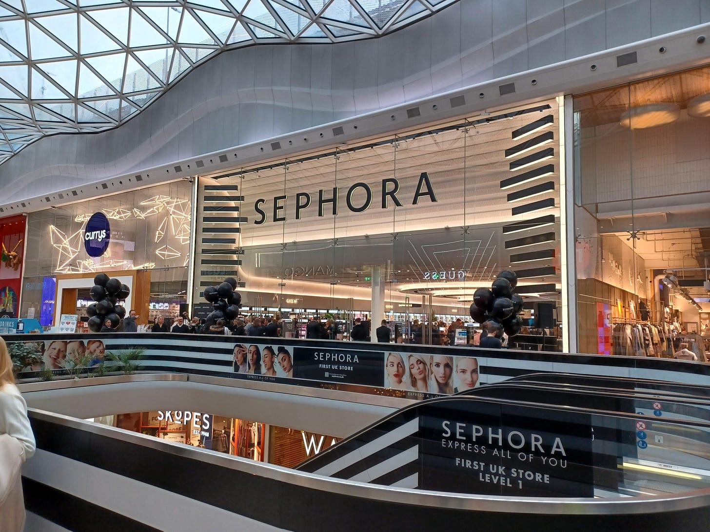 Sephora in the UK: A Matter of Timing – Visual Merchandising and Store  Design