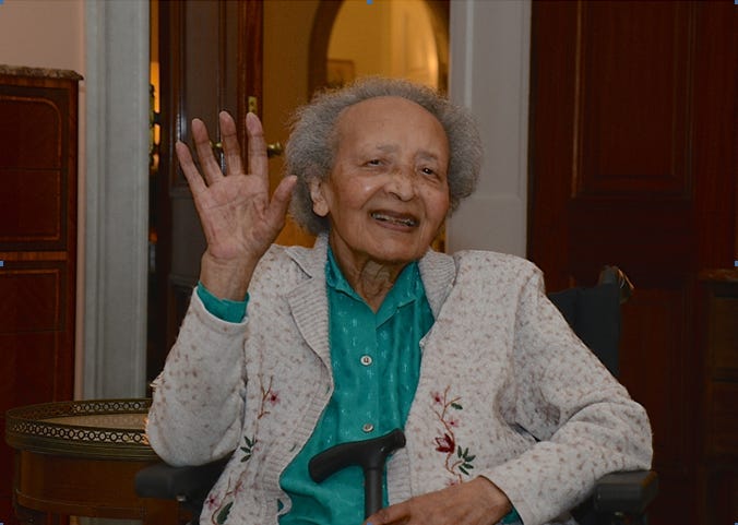 Augusta Chiwy lors de la cérémonie de l'ordre de la couronne en 2011
