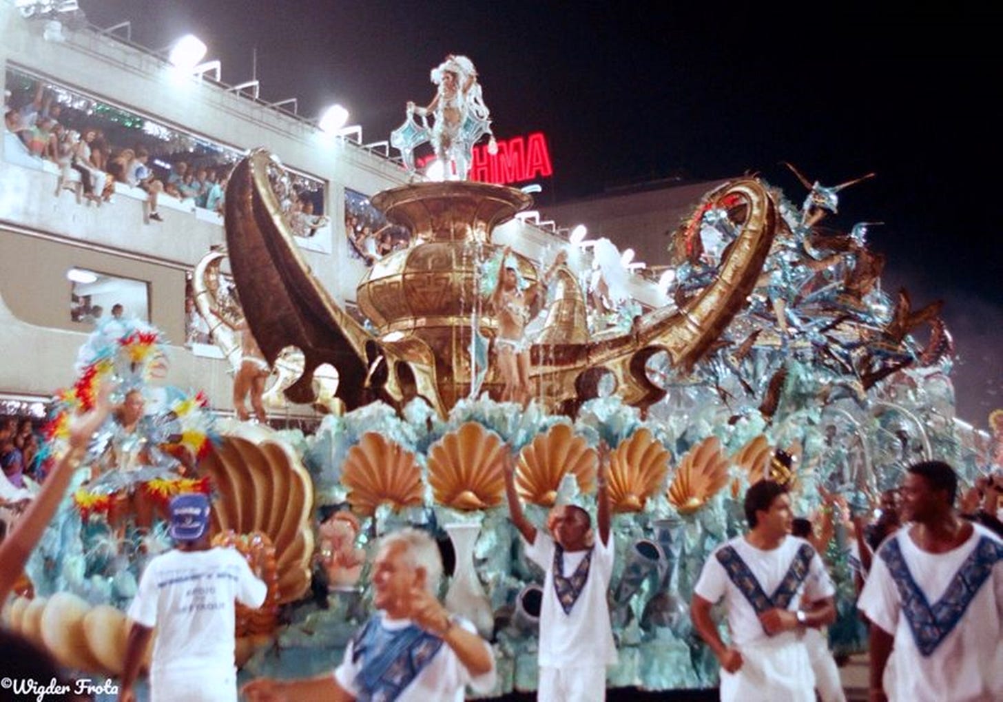 Ficheiro:Beija-Flor 1998 - Wigder Frota.jpg – Wikipédia, a enciclopédia  livre