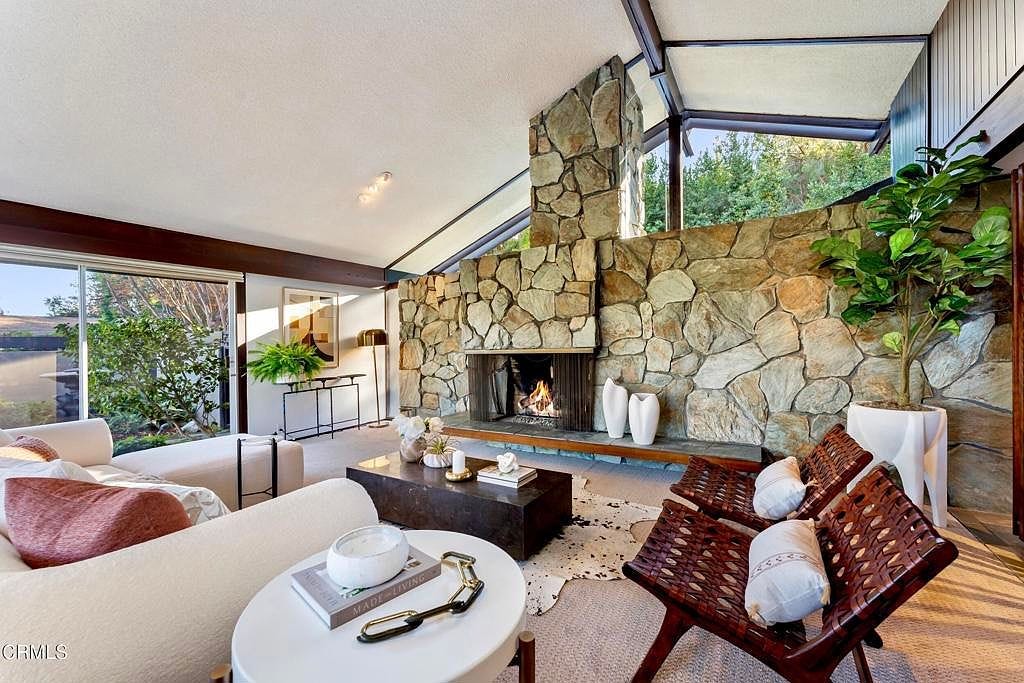 carousel photo #4 (MLS)