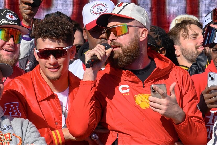Travis Kelce's boozy performance: Fans react to Super Bowl Parade antics |  Marca