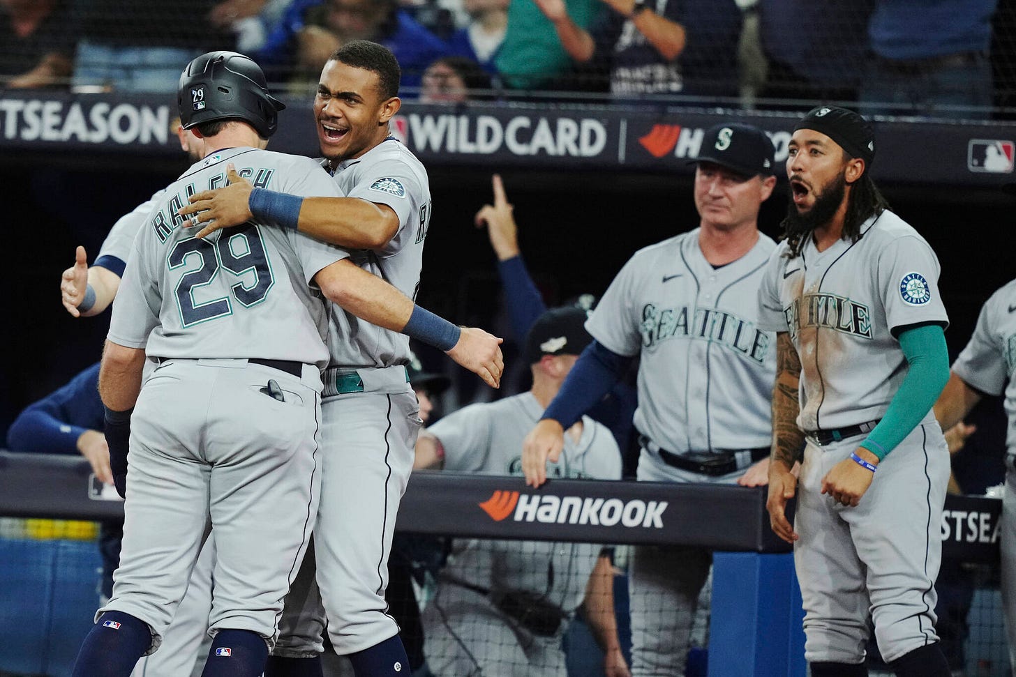 M's mount rally for the ages, stun Blue Jays to advance to ALDS |  HeraldNet.com