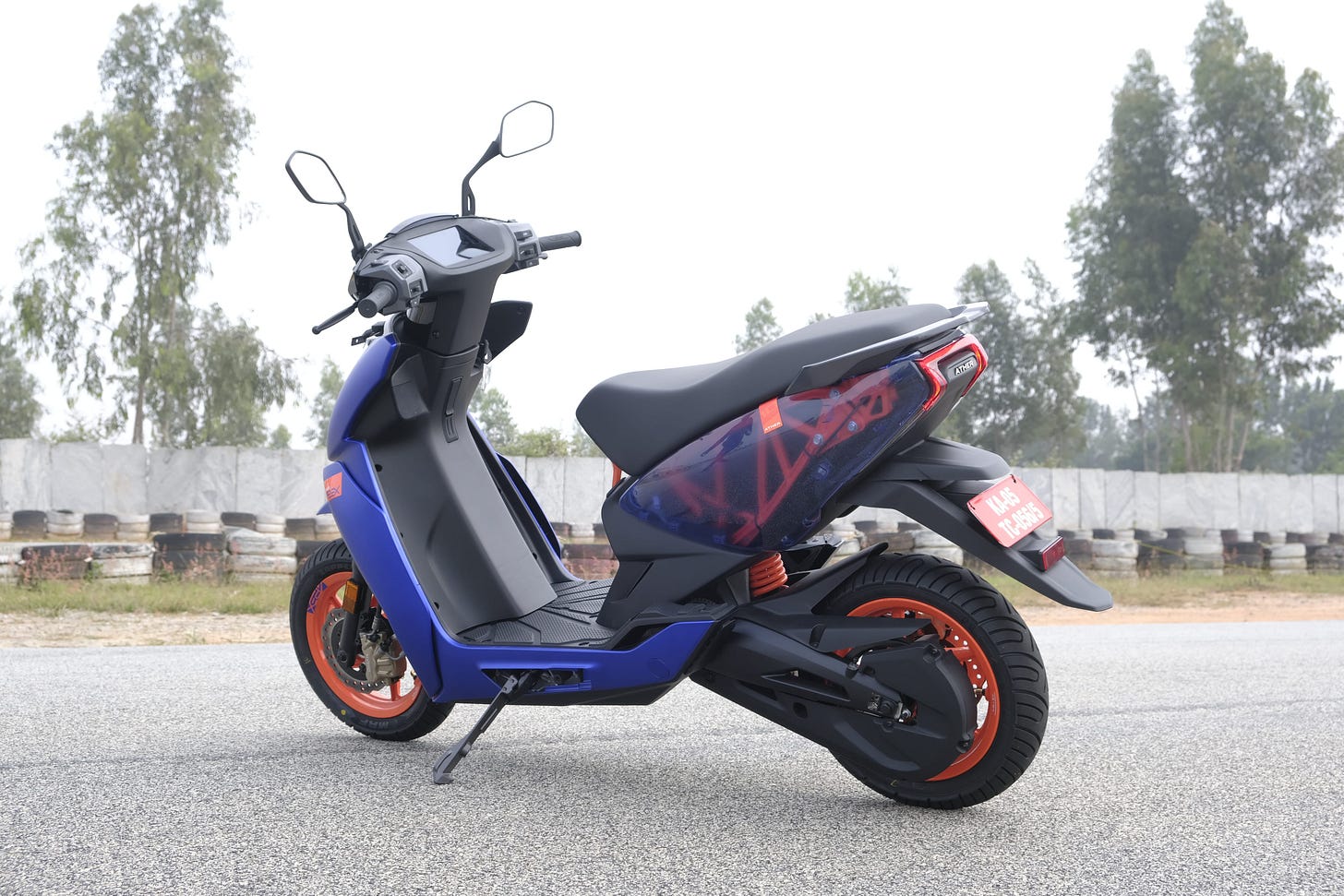 Ather 450 Apex On Road Price in Kolhapur (September 2026) – ₹2.11 lakh Onwards | Autocar India Ather 450 Apex On Road Price in Kolhapur (September 2026) – ₹2.11 lakh Onwards | Autocar India