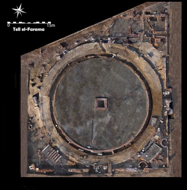 Vue aérienne du temple de Pelusium o l'on voit clairement sa forme circulaire