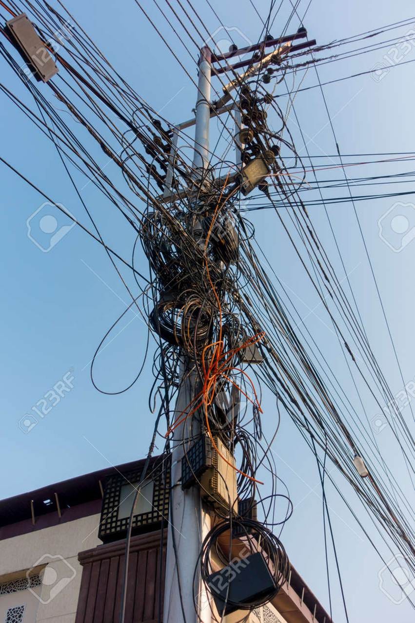 Imagen que contiene exterior, calle, colgando, luz

El contenido generado por IA puede ser incorrecto.