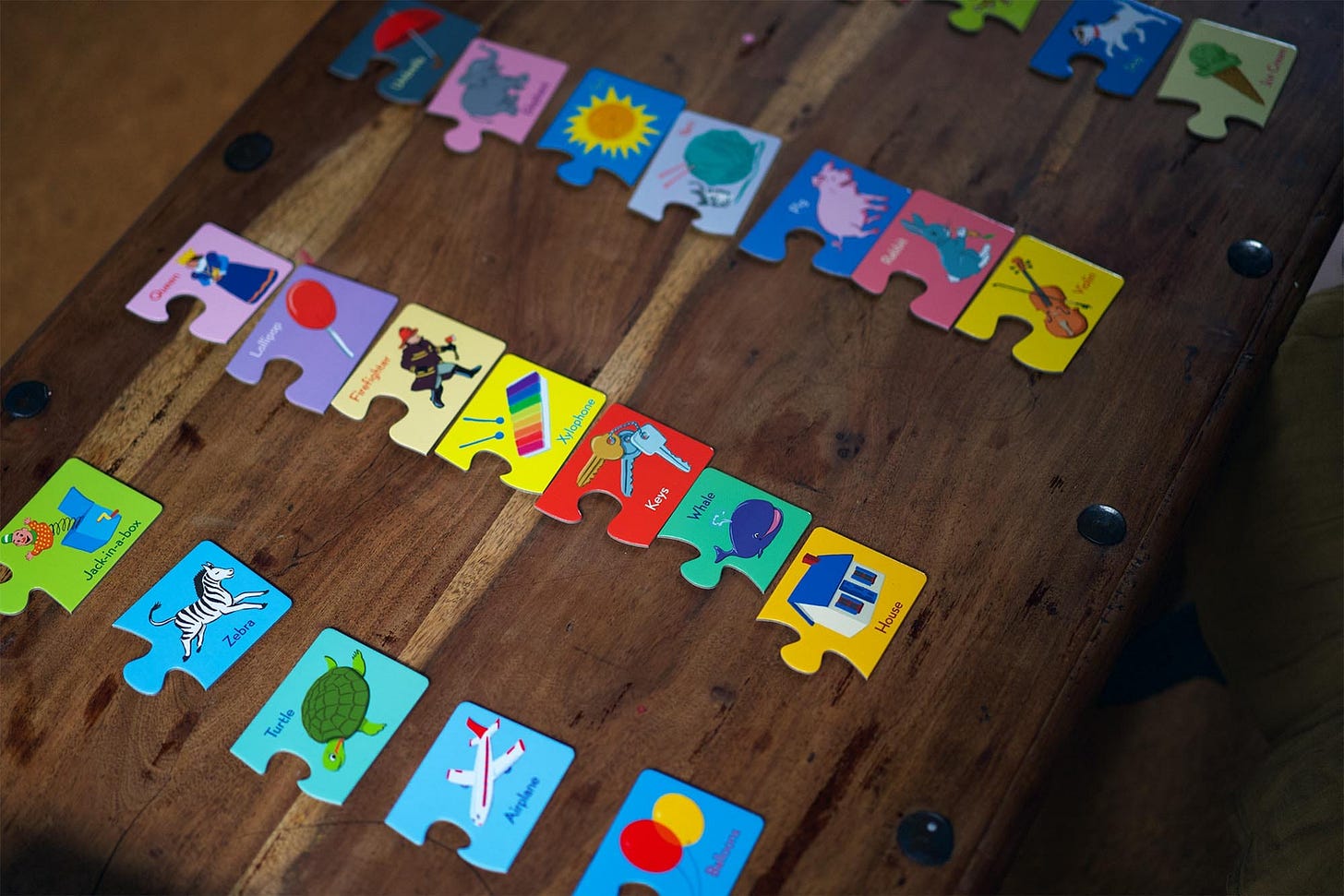 Make play inevitable: how nudges guide your child towards independent play Make play inevitable: how nudges guide your child towards independent play