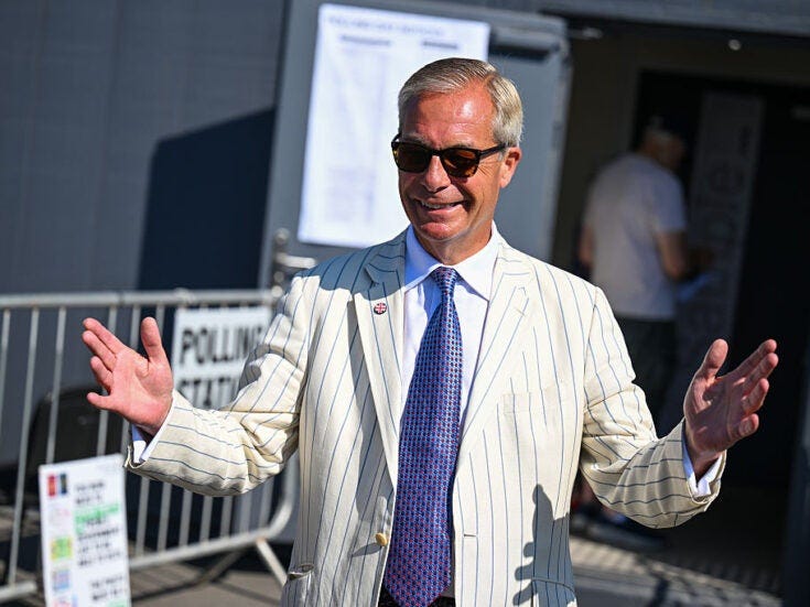 Photo of Nigel Farage wins in Clacton, but shuns the “nobodies”