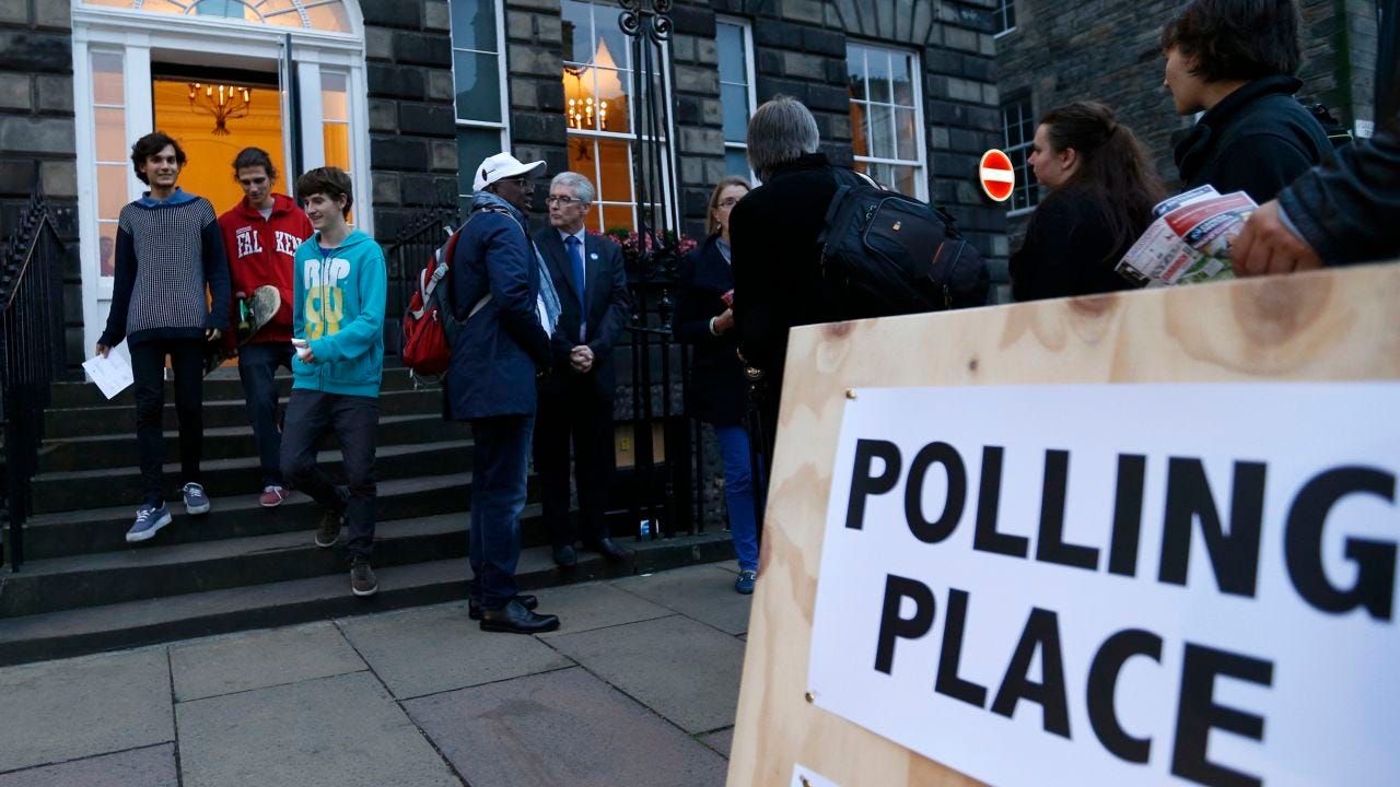 Young voters cast their vote on Scottish independence in Edinburgh, Scotland, on September 18, 2014. 