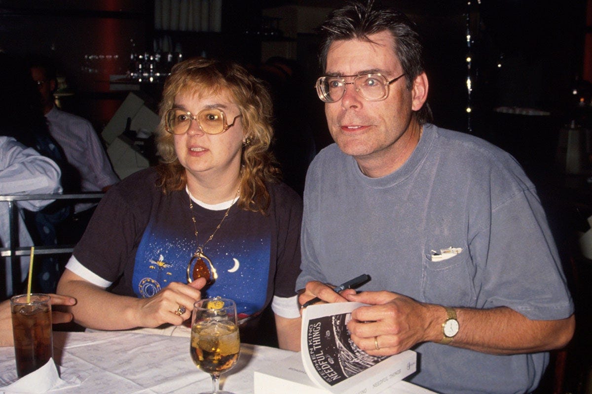 Cubierta de ceniza y en el fondo de una papelera: así podría haber acabado  la carrera de Stephen King de no haber sido por Tabitha Spruce | GQ España