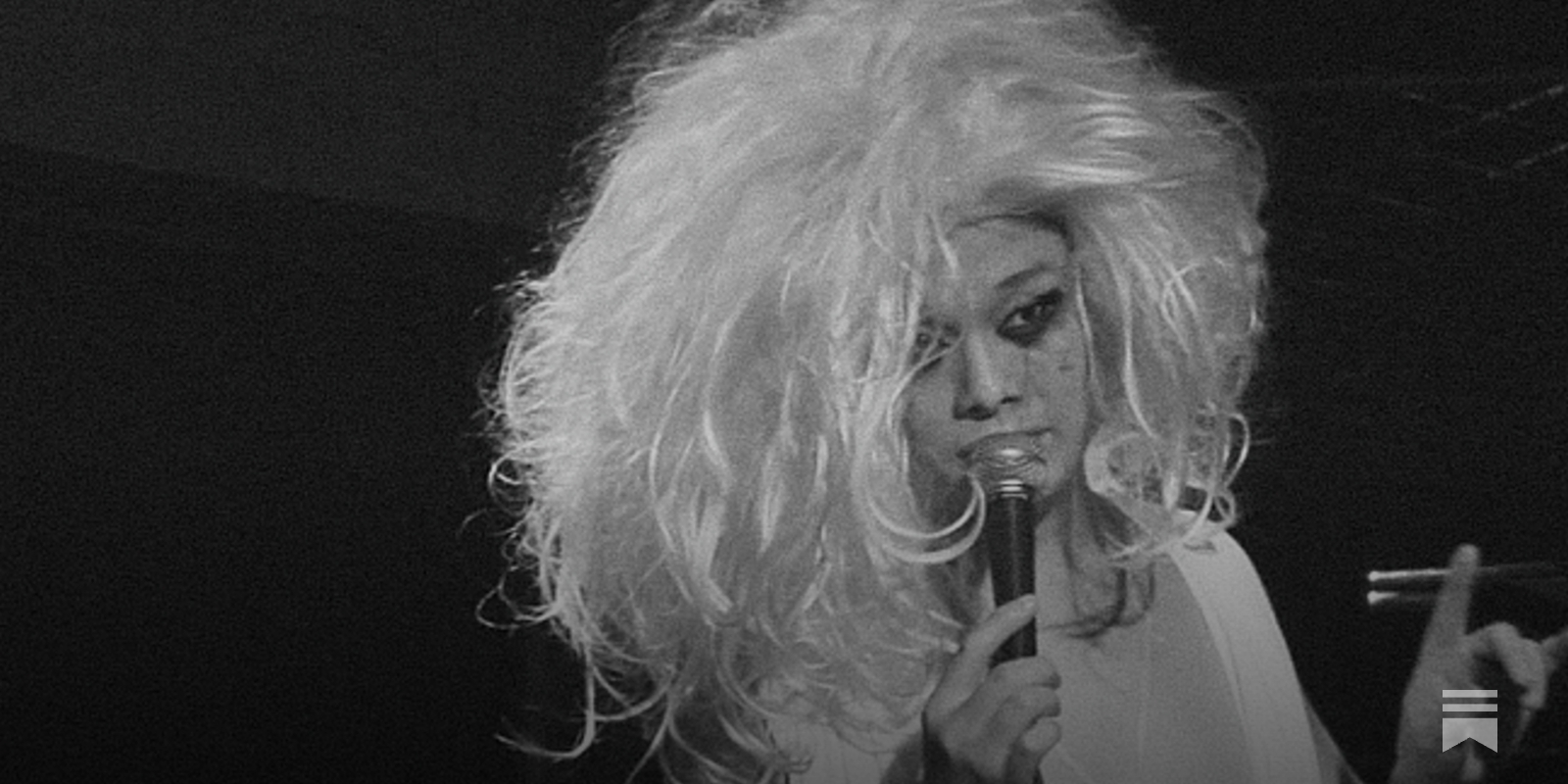 Yigit dugonasining dugonasini siltab tashladi