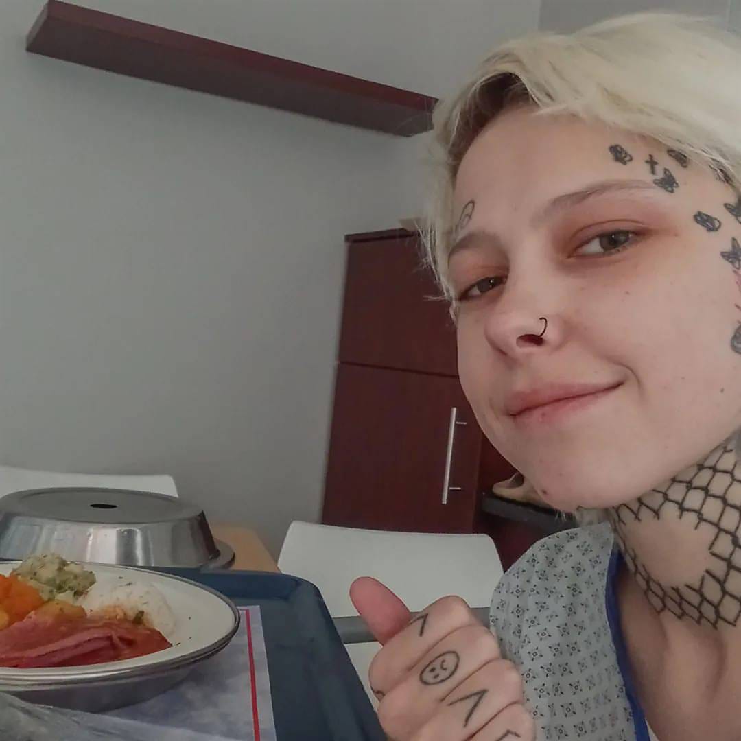 Afrikaans rapper, Angelique Eurika Greeff, known as Angie oeh, died on Saturday following a Stage 4 lung cancer diagnosis. Afrikaans rapper, Angelique Eurika Greeff, known as Angie oeh, died on Saturday following a Stage 4 lung cancer diagnosis.