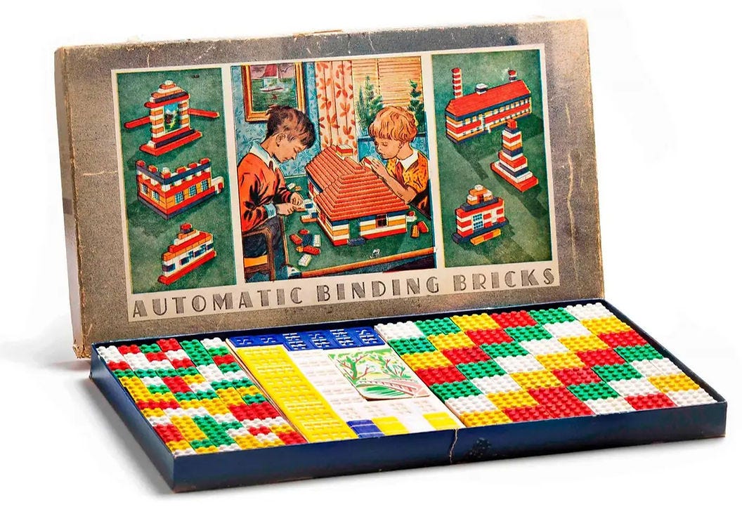 מקור: https://www.lego.com/cdn/cs/history/assets/blt9e049ff3da1d1de6/arkiver-283.jpg?width=1440&quality=68&auto=webp&format=webply מקור: https://www.lego.com/cdn/cs/history/assets/blt9e049ff3da1d1de6/arkiver-283.jpg?width=1440&quality=68&auto=webp&format=webply