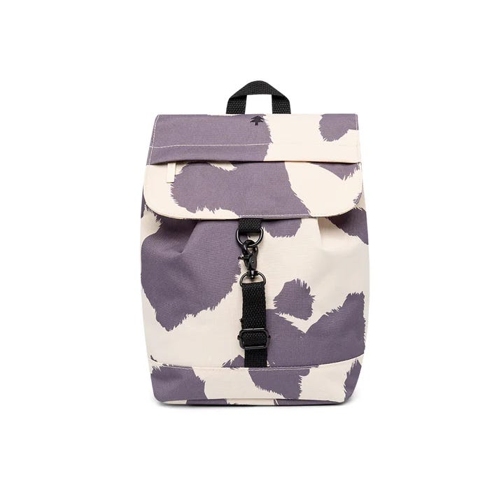 Dos mochilas de los modelos Handy mini y Scout mini de la marca Lefrik con estampado de vaca blanco y negro