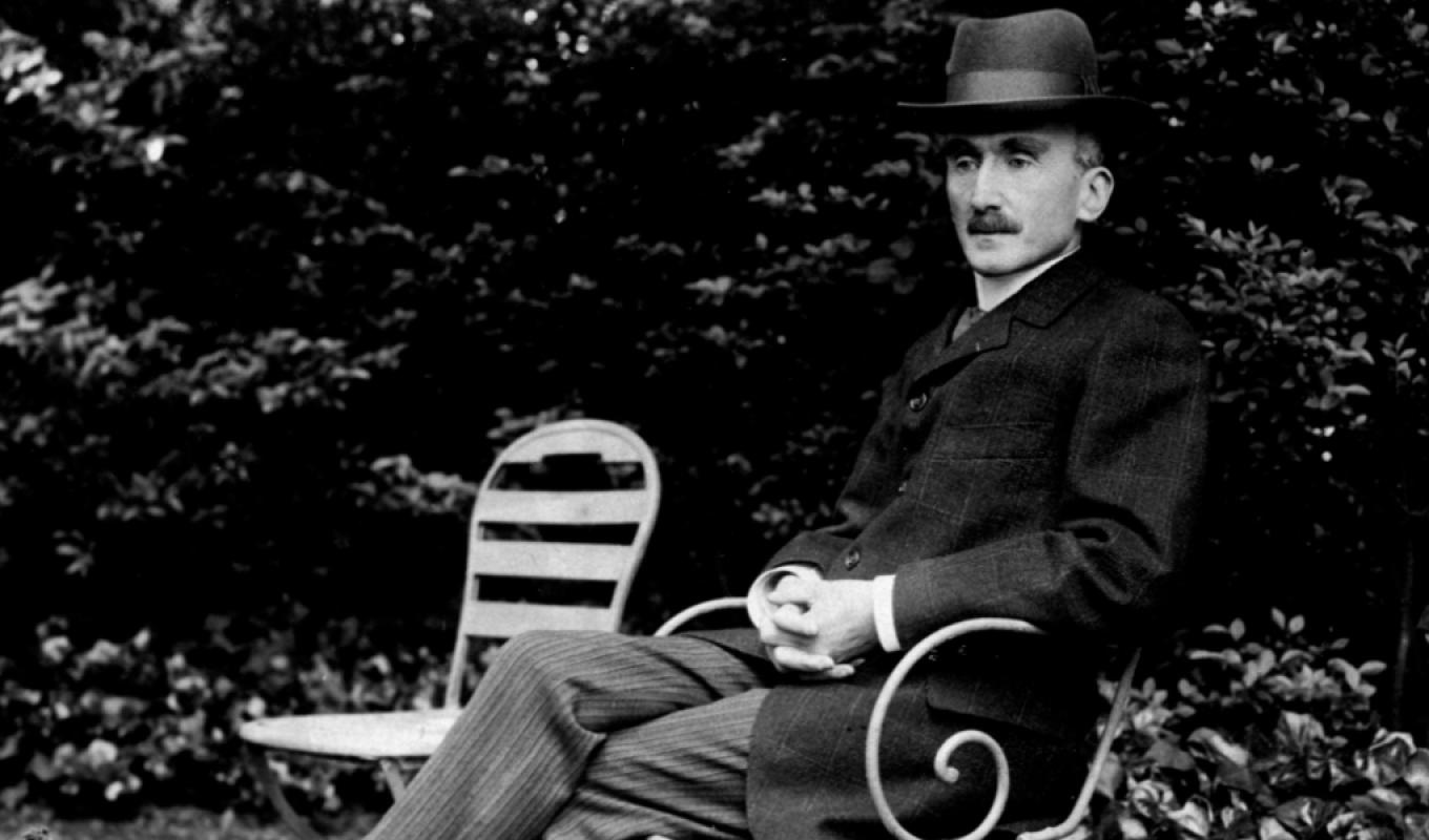 https://www.philomag.com/sites/default/files/styles/header_no_full_width/public/images/web%20Bergson%20prag.jpg