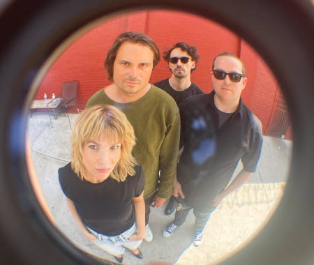 Les 4 fondateurs de 404, photographiés à travers un judas de porte.