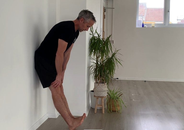 Tibialis Raises: A simple yet powerful knee strengthening exercise • Energy  for Life Fitness