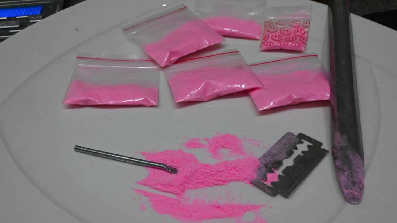 Tusi: el sicodélico cóctel rosa que engañó a Latinoamérica