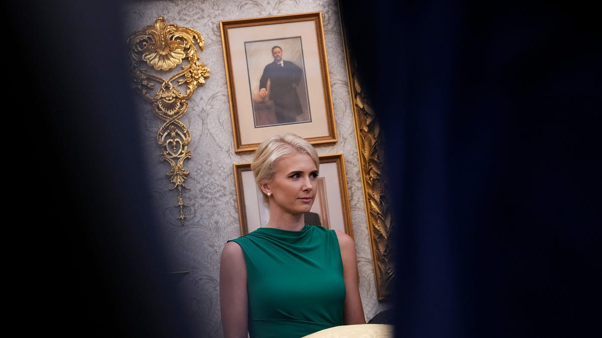 💻🤪 How Stephen Miller Uses Natalie Harp to Help Trump Ratchet Up the Crazy