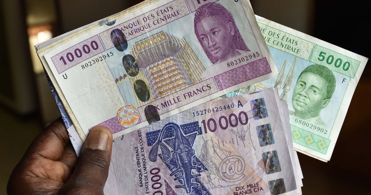 Le franc CFA, ami ou ennemi des économies africaines? Le scandale qui a éclaté au Sénégal, après qu'un polémiste a brûlé un billet de banque, a relancé ce vieux débat. Le franc CFA, ami ou ennemi des économies africaines? Le scandale qui a éclaté au Sénégal, après qu'un polémiste a brûlé un billet de banque, a relancé ce vieux débat.