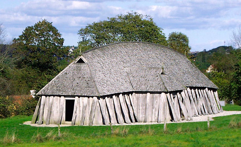 Photo of a historically accurate mead hall Photo of a historically accurate mead hall