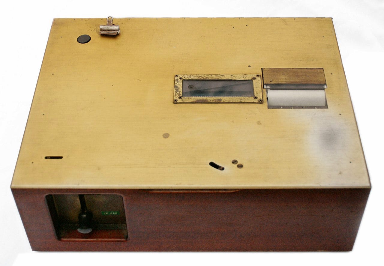 File:Skinner teaching machine 01.jpg - Wikimedia Commons