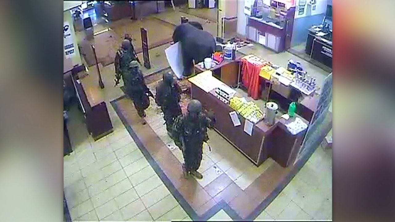 Soldiers looting at Kenya Westgate Mall?