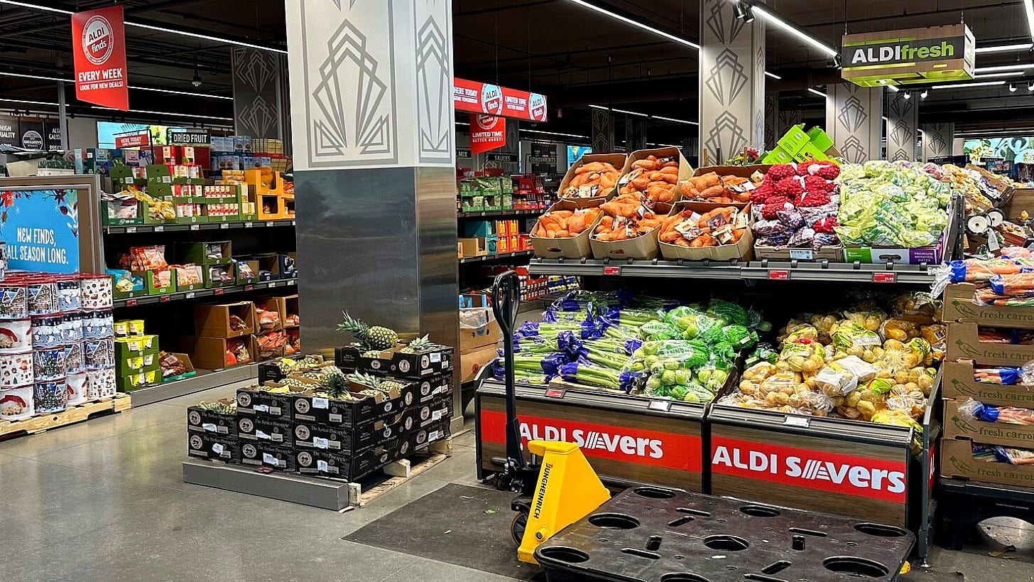 Produce displays inside an Aldi store in Miami. Image: Phillip Pessar via Wikimedia Commons