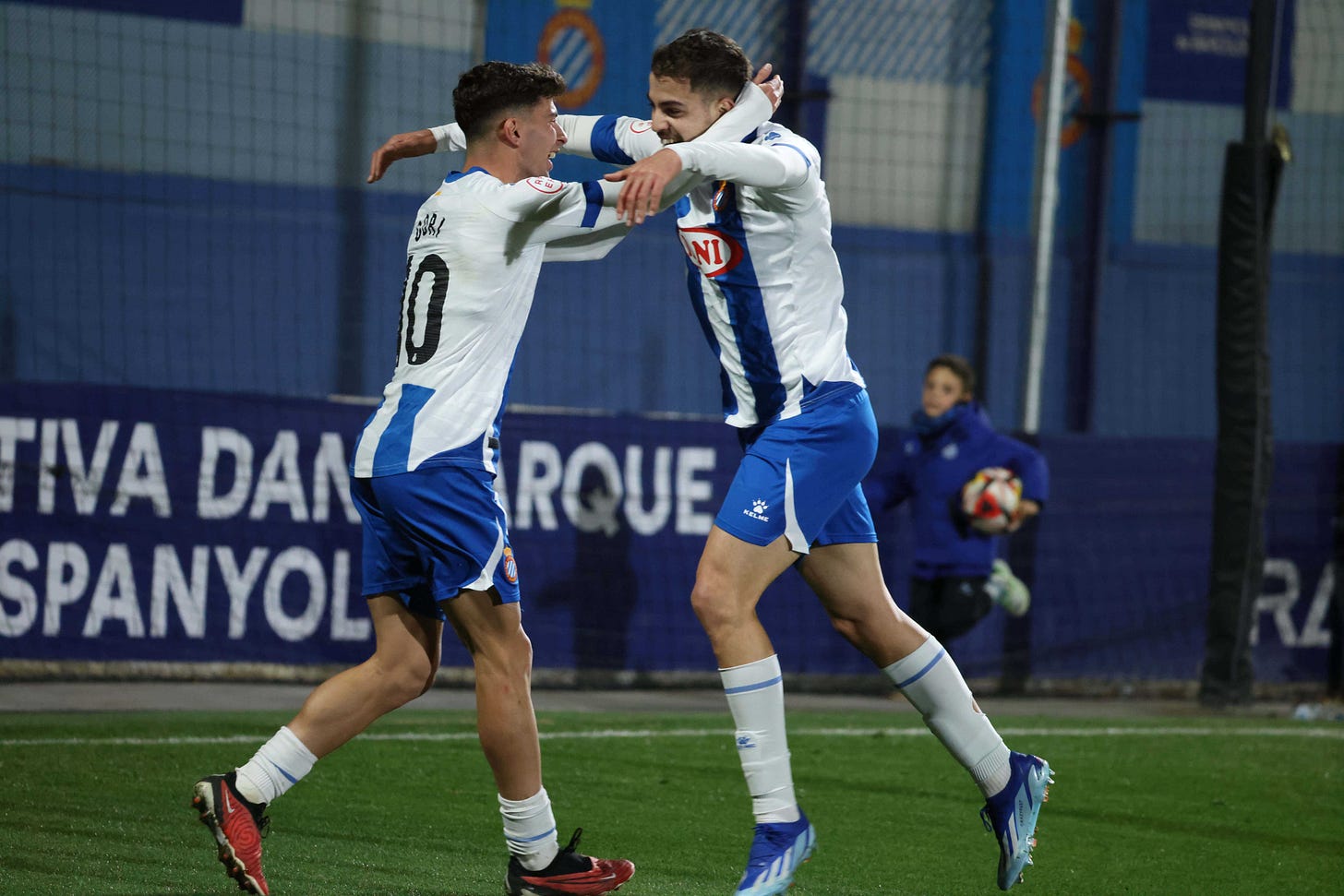 Jugadores del Espanyol B celebrando el gol