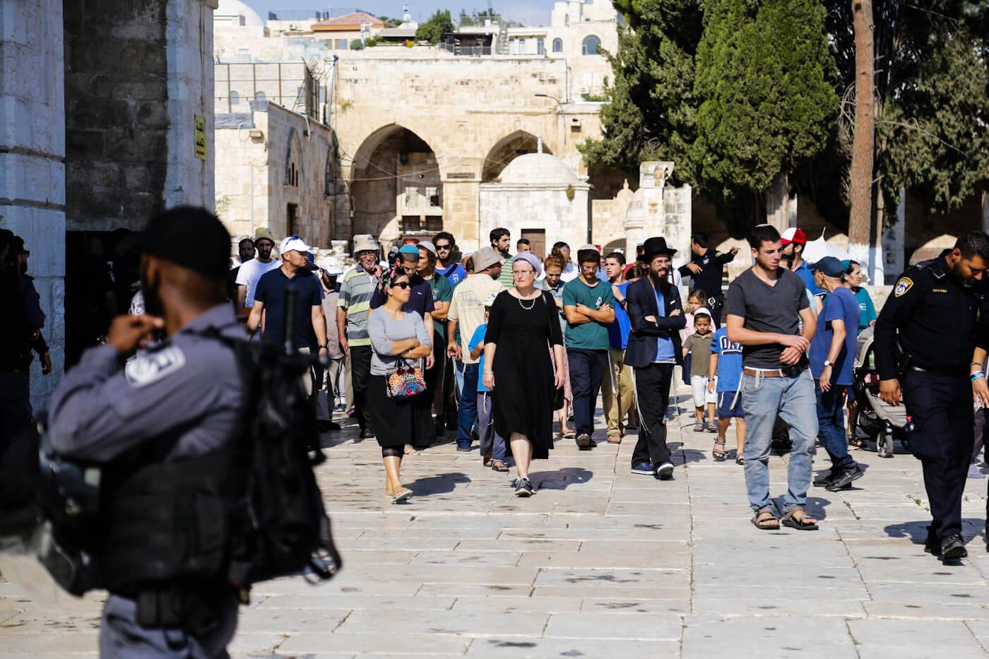 Extremist settlers storm Al-Aqsa Extremist settlers storm Al-Aqsa