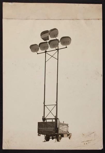 A tall light pole with several lights
Description automatically generated A tall light pole with several lights
Description automatically generated