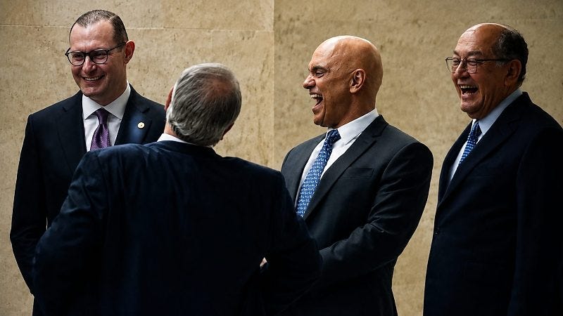 Folha do Estado | Em meio a maior crise institucional e de imagem da história do STF, ministros são flagrados às gargalhadas Folha do Estado | Em meio a maior crise institucional e de imagem da história do STF, ministros são flagrados às gargalhadas