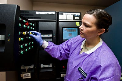 File:National Lab Week 130410-F-TT327-090.jpg