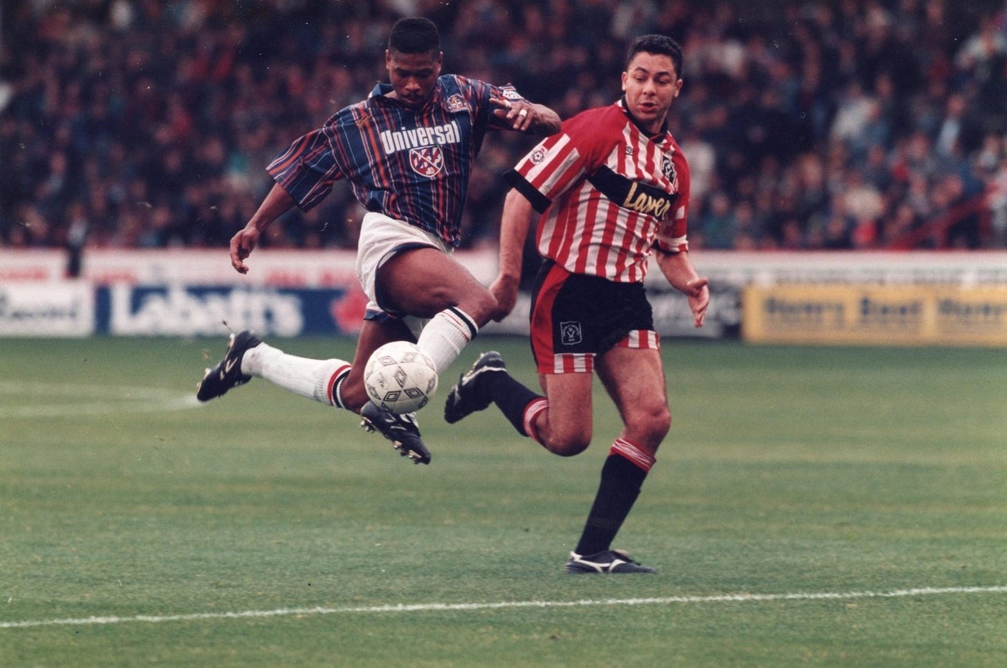 Dwight Marshall has the better of Brian Gayle | Hatters Heritage Dwight Marshall has the better of Brian Gayle | Hatters Heritage