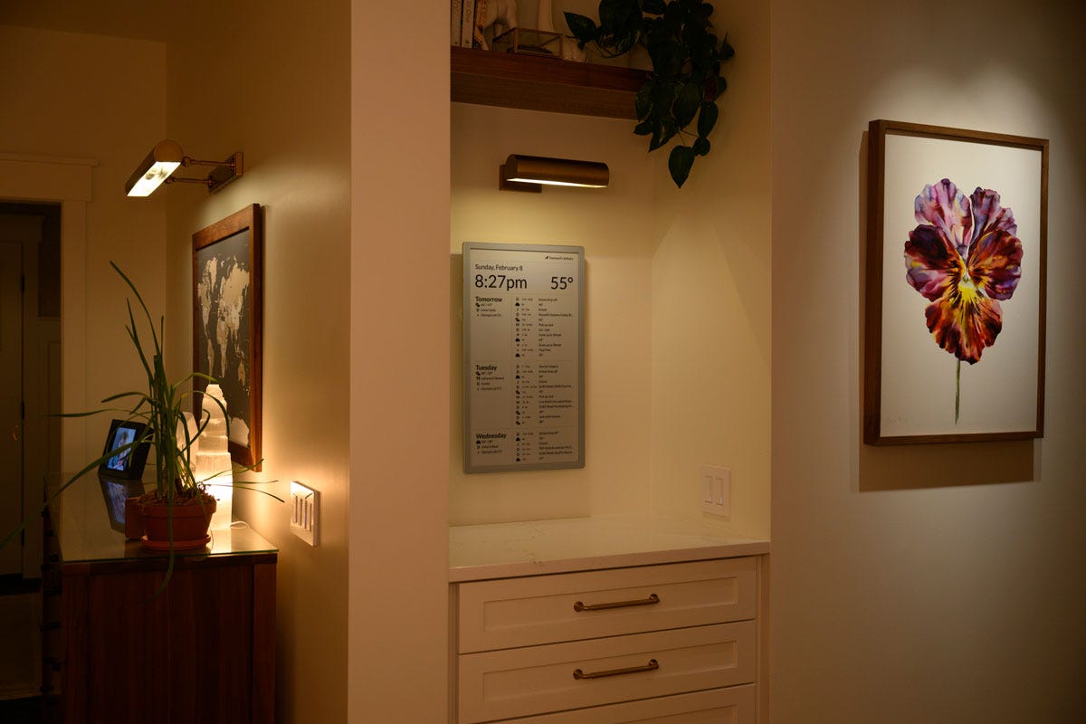 Timeframe display in phone nook Timeframe display in phone nook