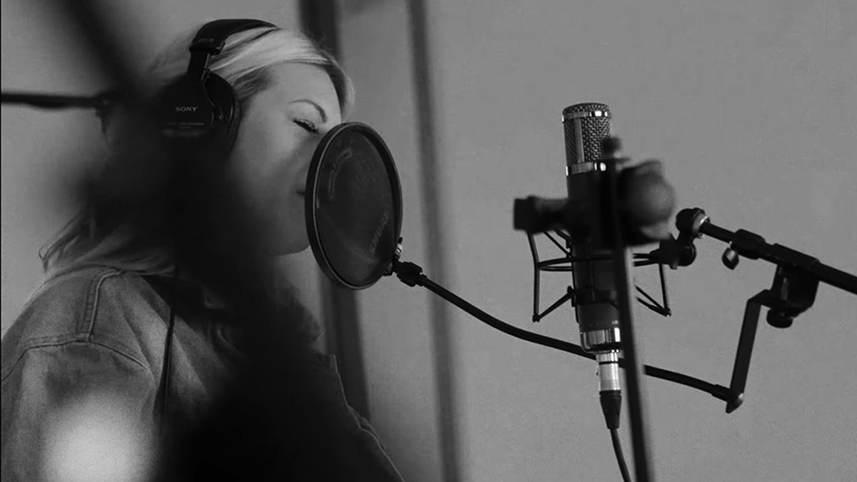 Jenn Johnson: "Here In Your Arms" Music Review