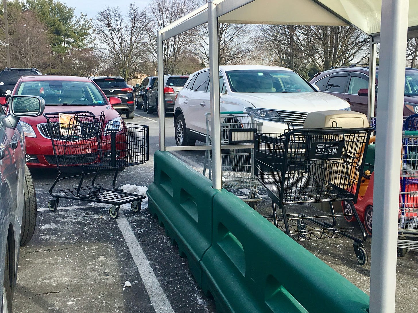 A group of cars parked in a parking lot

AI-generated content may be incorrect.