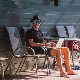 Pochi, maledetti e subito: perché il posto fisso non è sempre una priorità