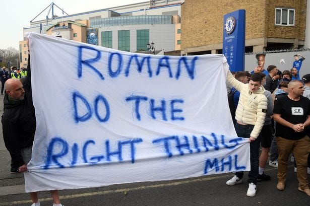 Hundreds descend on Stamford Bridge to protest against Chelsea's European  Super League decision - football.london