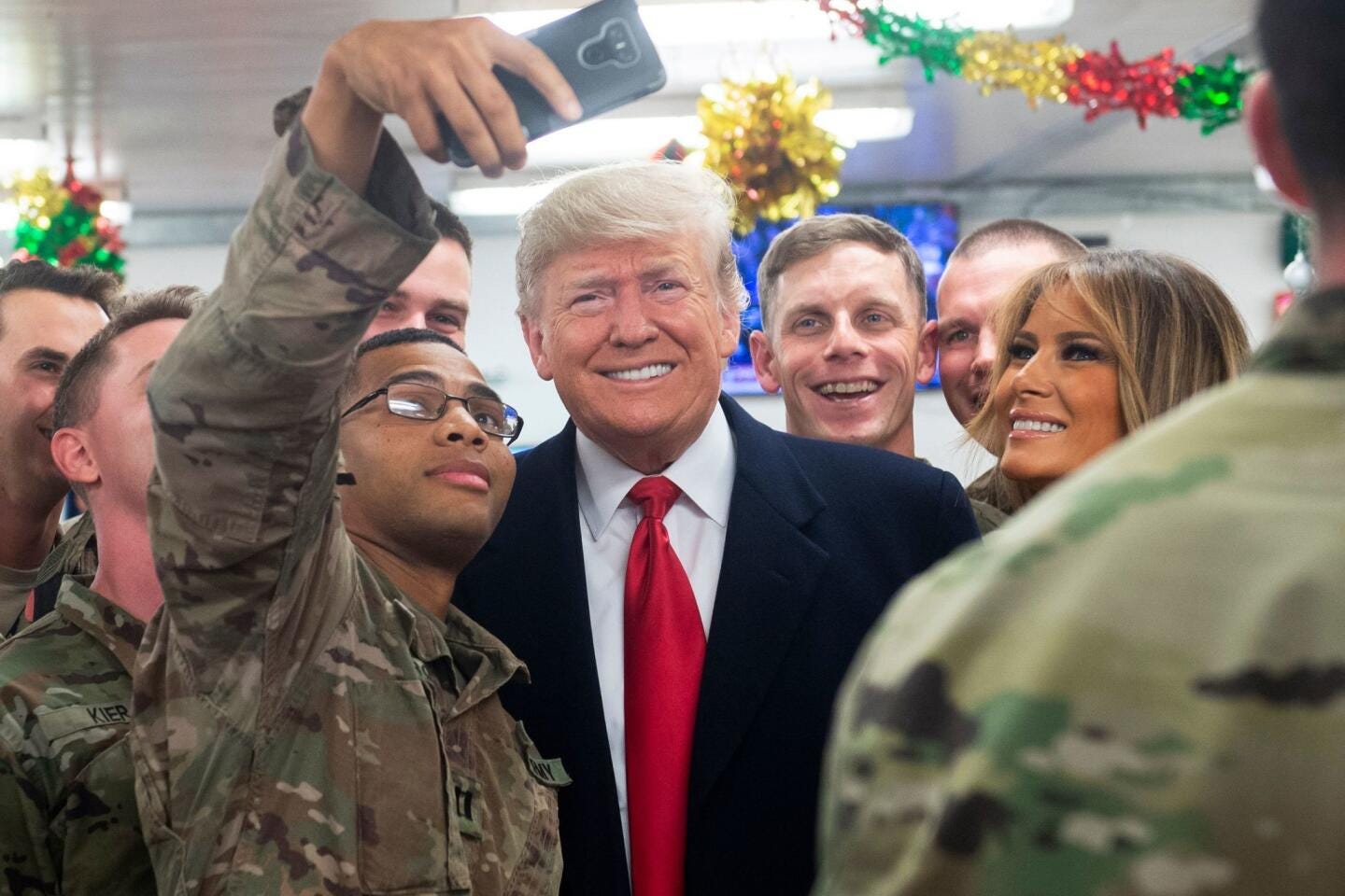 Trump goes to Iraq on his first visit to U.S. troops in a combat zone - Los  Angeles Times