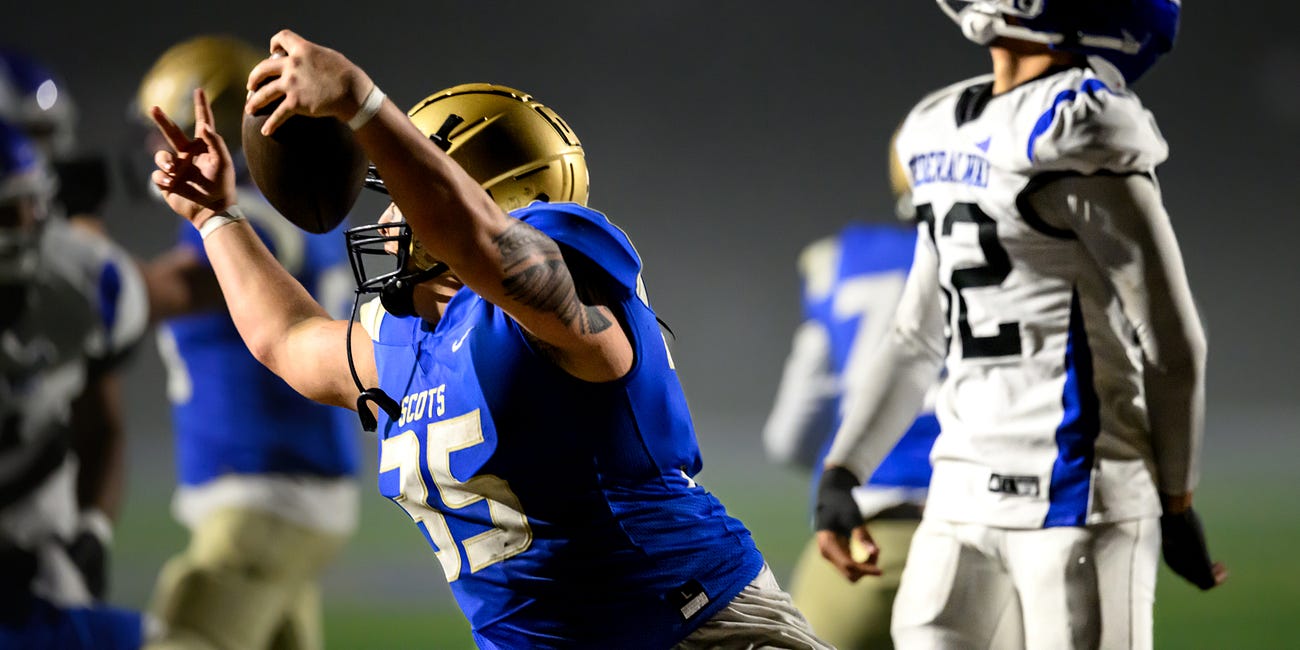 High School Football: Kelso turns in classic performance in OT playoff win