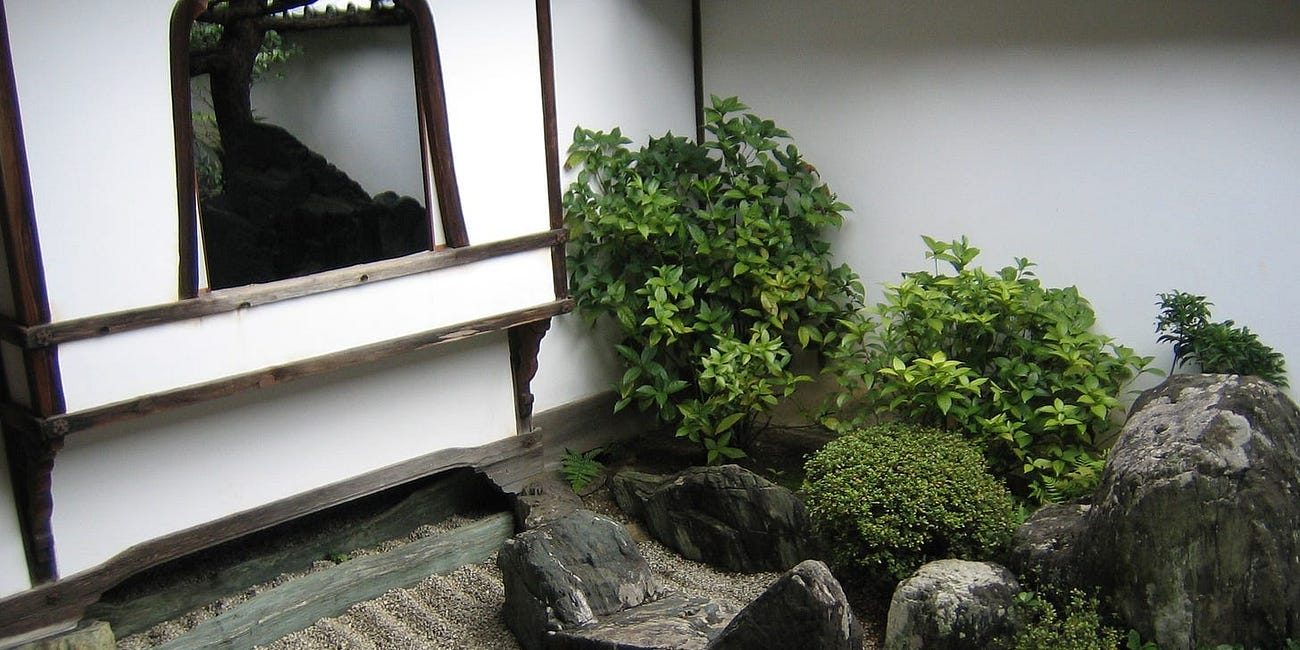 Be a boat—A Zen philosophy to navigate the currents in life