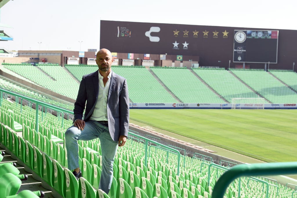 Dante Elizalde, presidente ejecutivo de Santos Laguna, se dijo muy tranquilo respecto al juicio que sostiene el Club
Santos con Disney; también dio a entender que es poco probable que llegue un nuevo refuerzo (ARCHIVO)