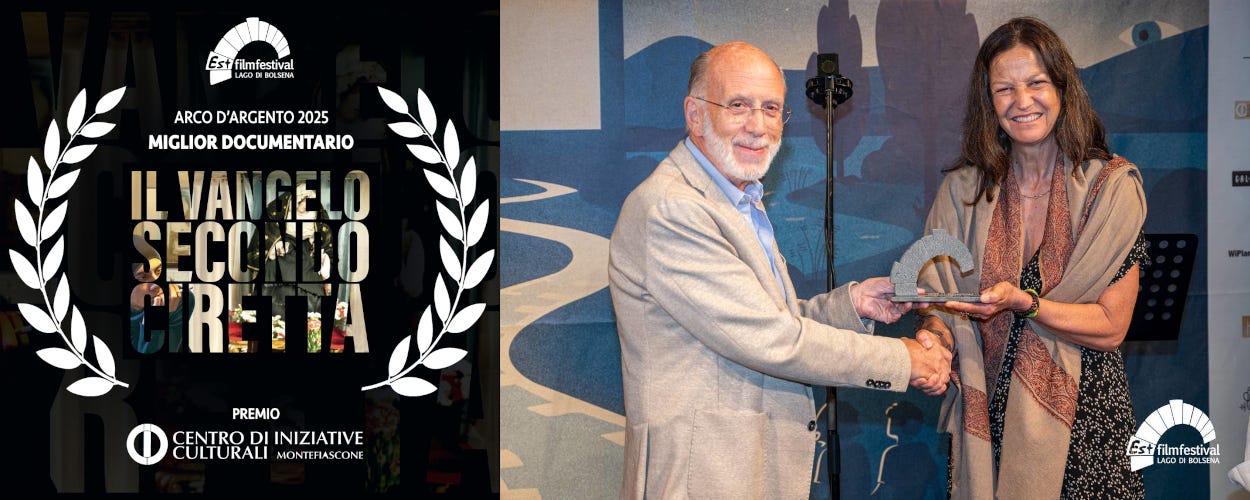 Giancarlo Breccola consegna a Caroline von der Tann l’Arco d’argento per il miglior documentario.