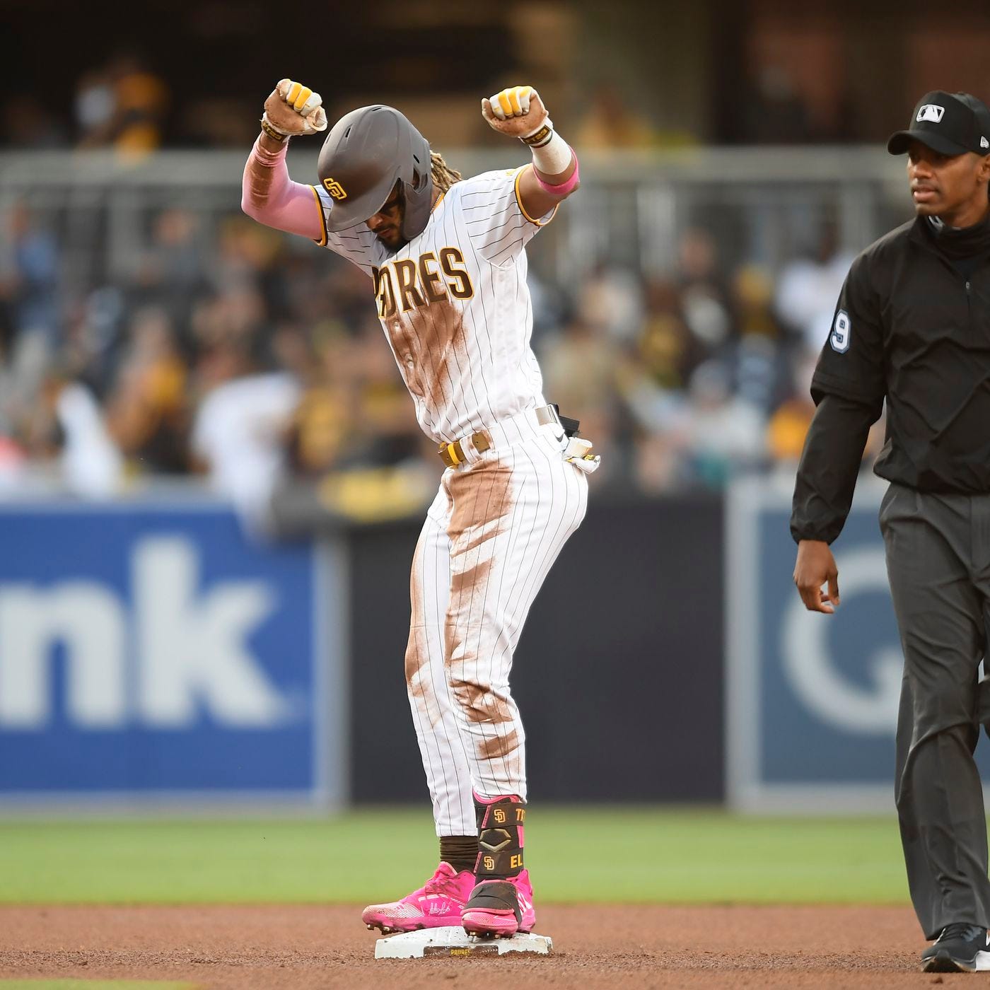 Light years measure distance, not time, and also gap between Padres &  Mariners in 6-4 loss - Lookout Landing
