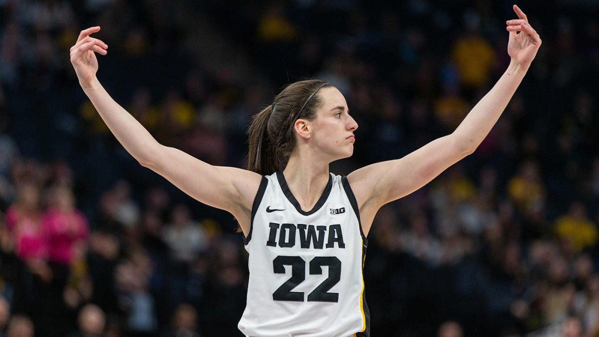 Caitlin Clark makes history while leading Iowa to Big Ten Tournament  championship - CBSSports.com
