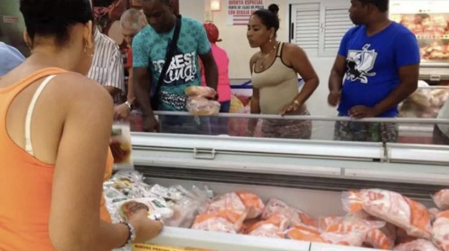 El pollo es una de las principales fuentes de proteína a las que tienen acceso los cubanos El pollo es una de las principales fuentes de proteína a las que tienen acceso los cubanos