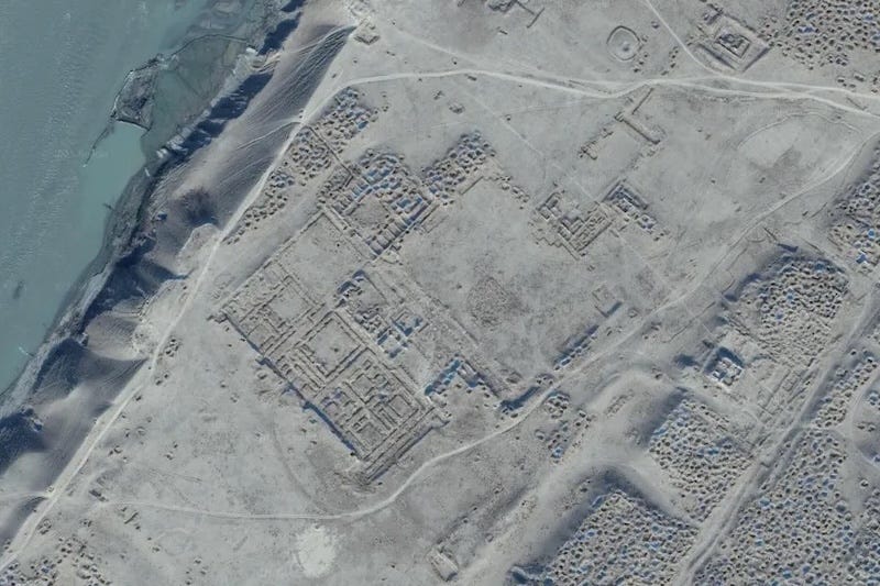 A 2018 satellite image of northeastern Afghanistan, near the border with Tajikistan, showing the outline of Ai-Khanoum. Credit: Google Earth.