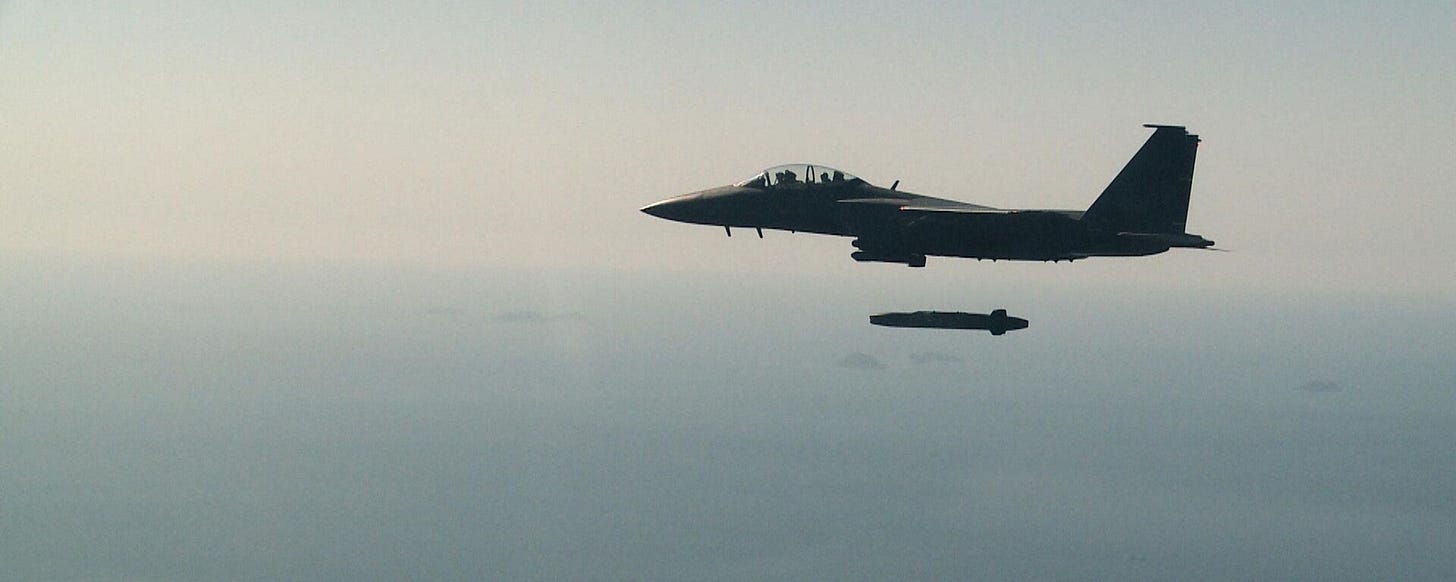 F-15K fighter jet releases a Taurus missile F-15K fighter jet releases a Taurus missile - Sputnik International, 1920, 15.12.2024