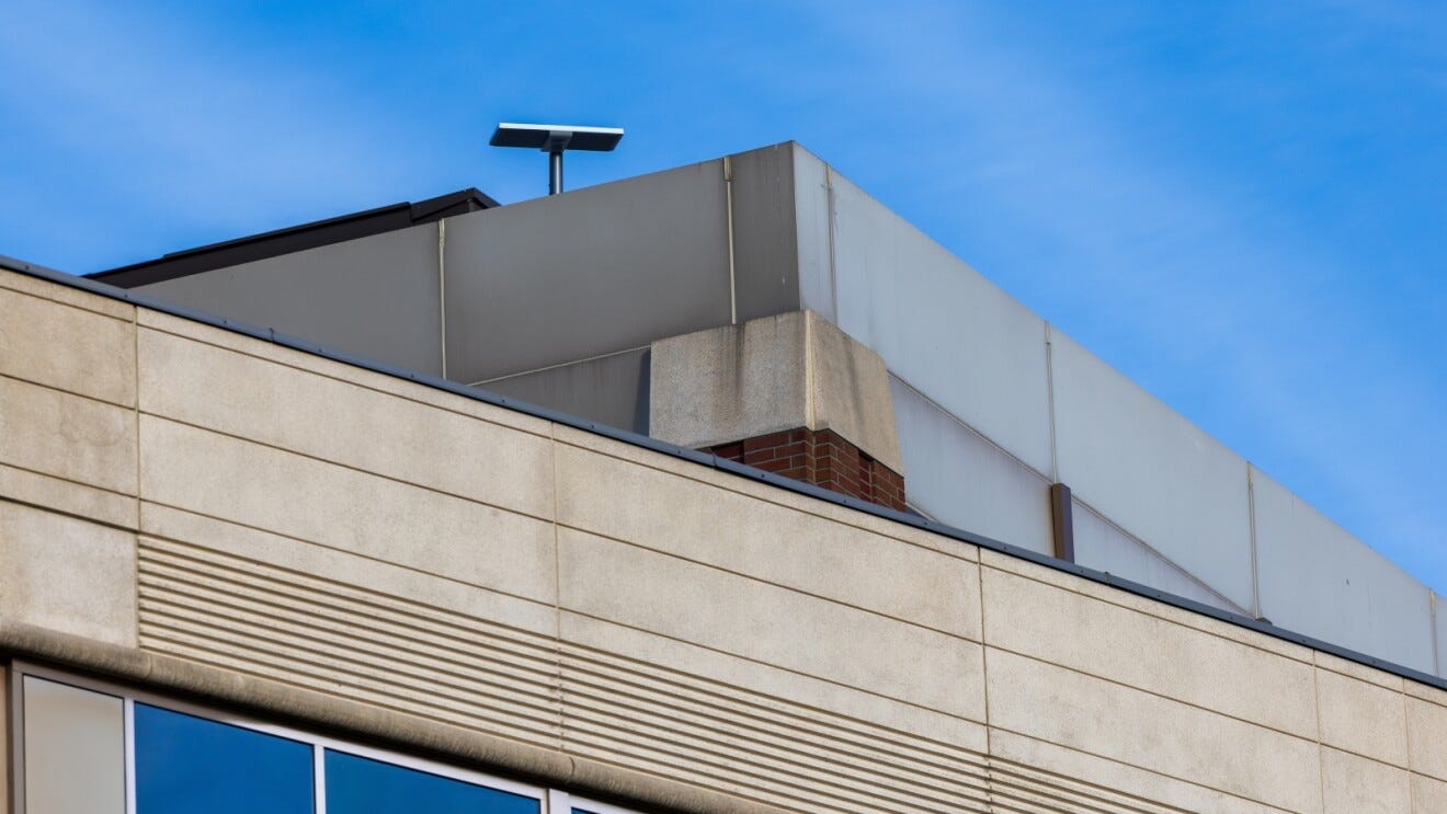 Amazon Leo gigabit-speed 'Ultra' antenna on top of building Amazon Leo gigabit-speed 'Ultra' antenna on top of building