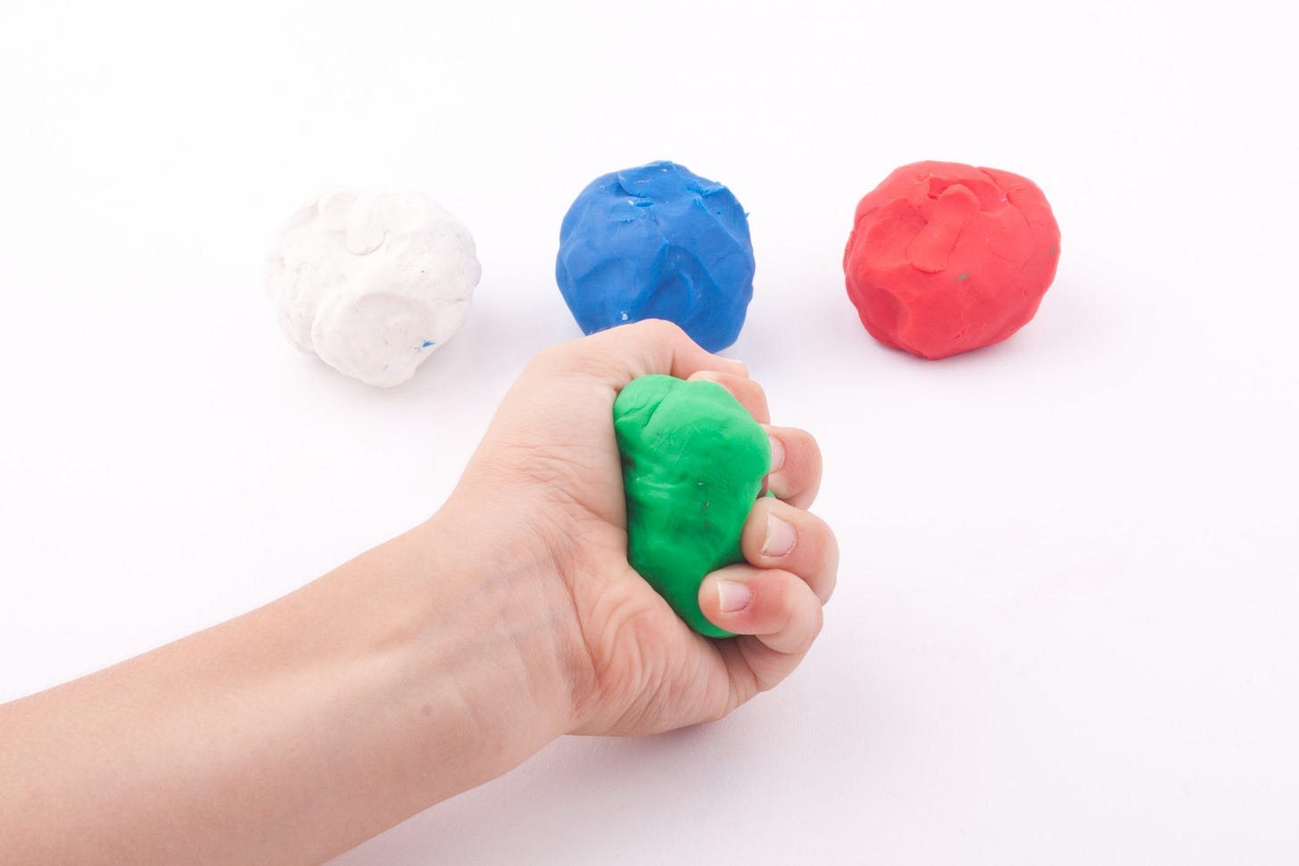Conoces todos los beneficios de jugar con plastilina?
